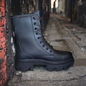 Cape Robbin Women's Lace Up Combat Boots Sz 8